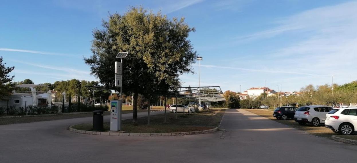 City Center Coastal Escape - Apartments With Sea View Or Cozy Room Novigrad  Bagian luar foto