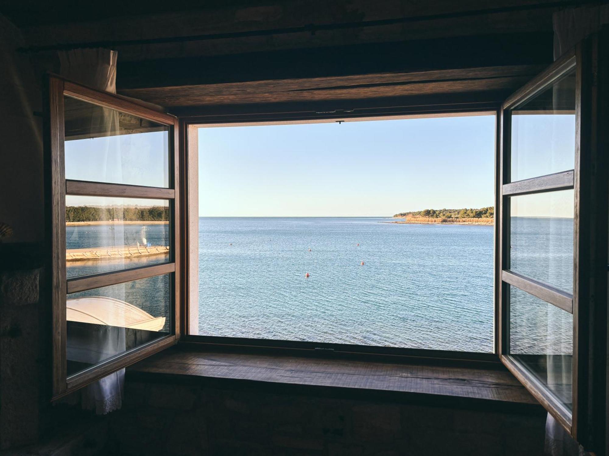 City Center Coastal Escape - Apartments With Sea View Or Cozy Room Novigrad  Bagian luar foto