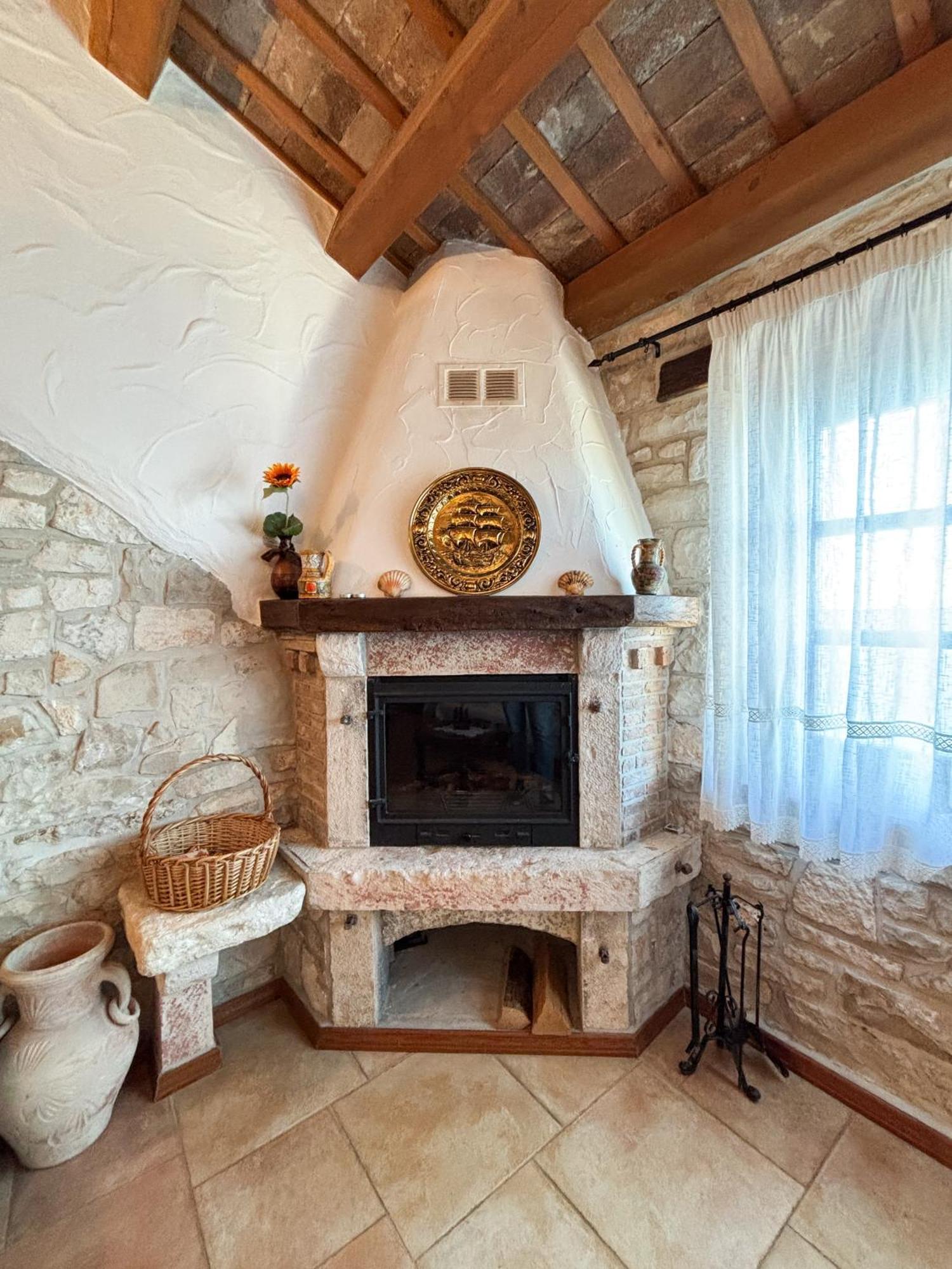 City Center Coastal Escape - Apartments With Sea View Or Cozy Room Novigrad  Bagian luar foto