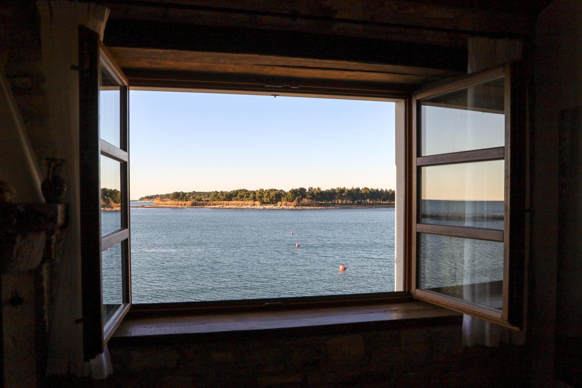 City Center Coastal Escape - Apartments With Sea View Or Cozy Room Novigrad  Bagian luar foto