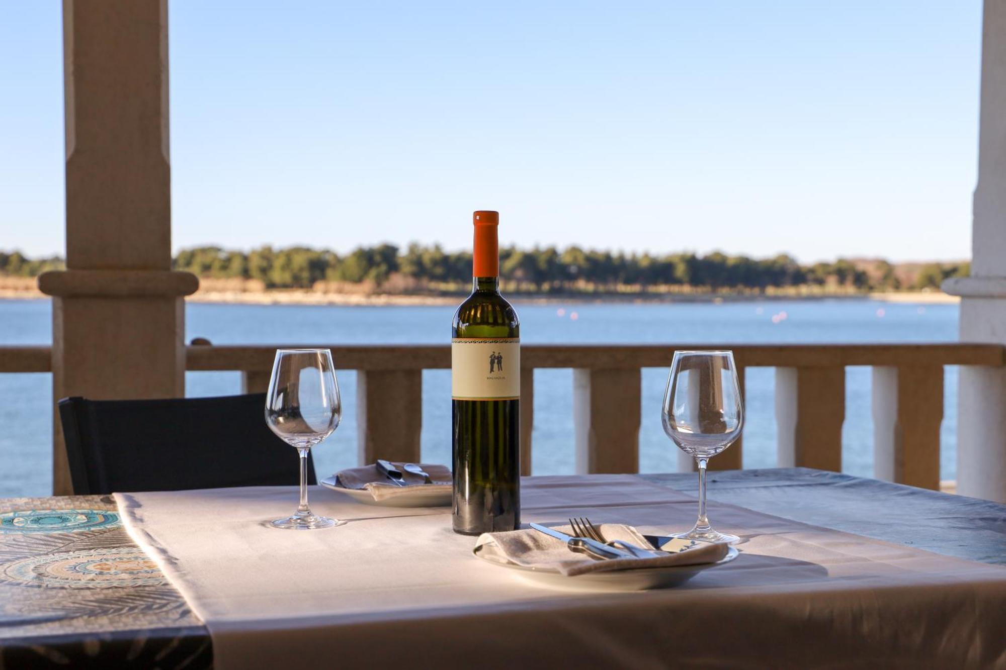City Center Coastal Escape - Apartments With Sea View Or Cozy Room Novigrad  Bagian luar foto