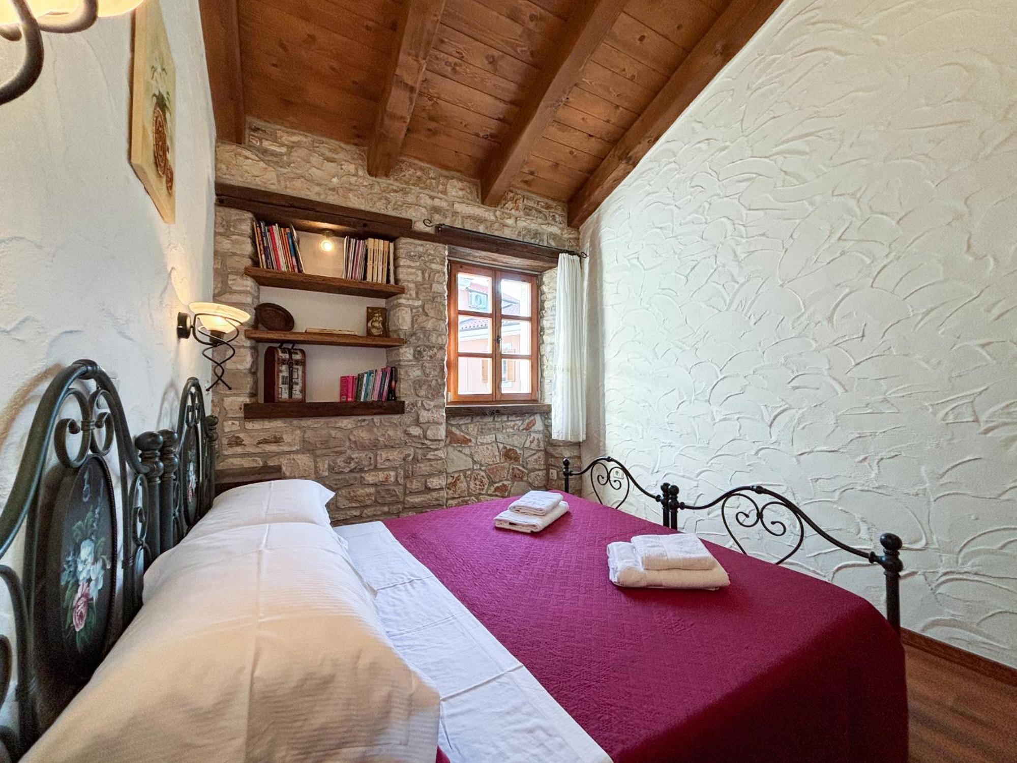 City Center Coastal Escape - Apartments With Sea View Or Cozy Room Novigrad  Bagian luar foto