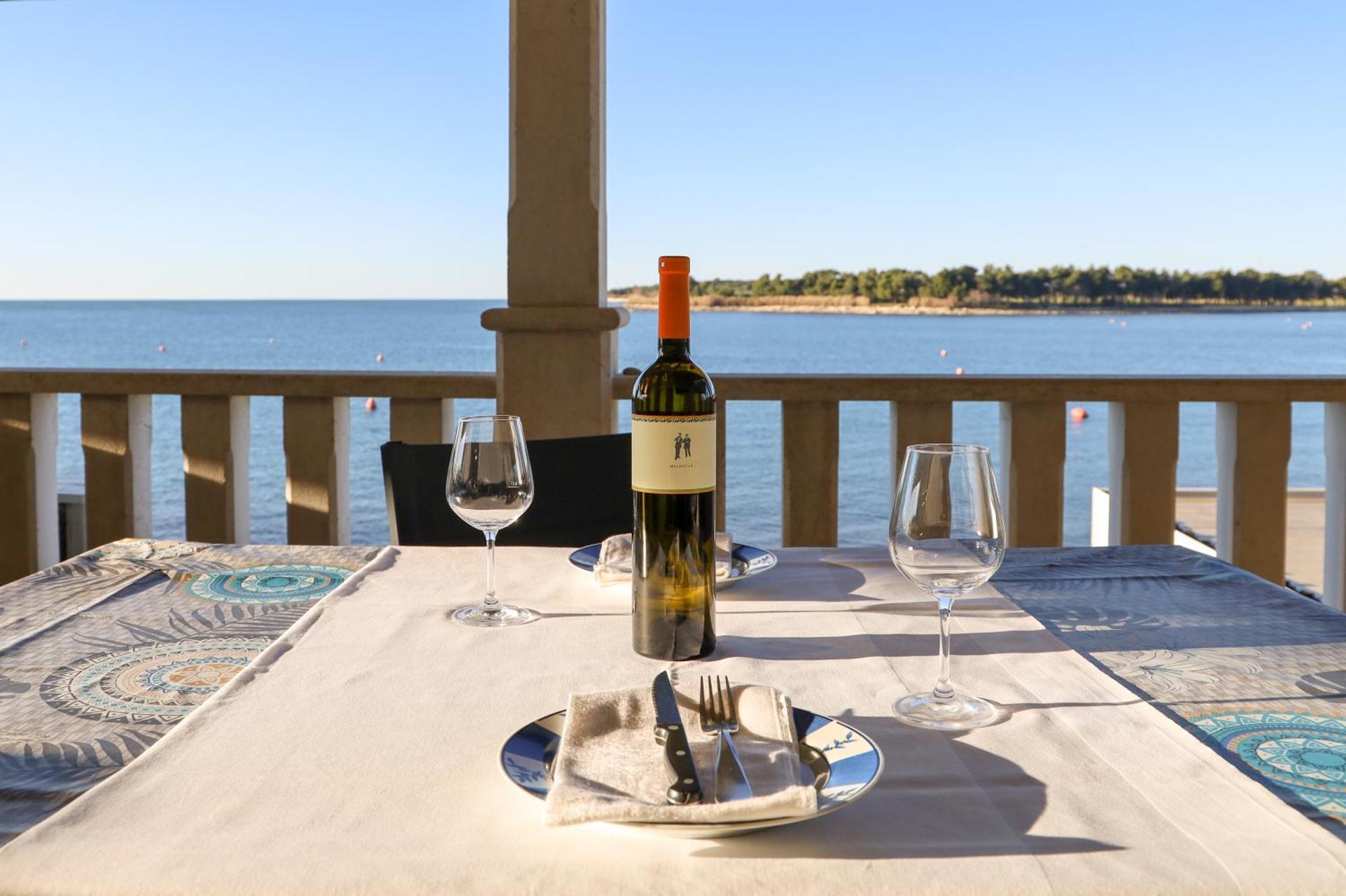 City Center Coastal Escape - Apartments With Sea View Or Cozy Room Novigrad  Bagian luar foto