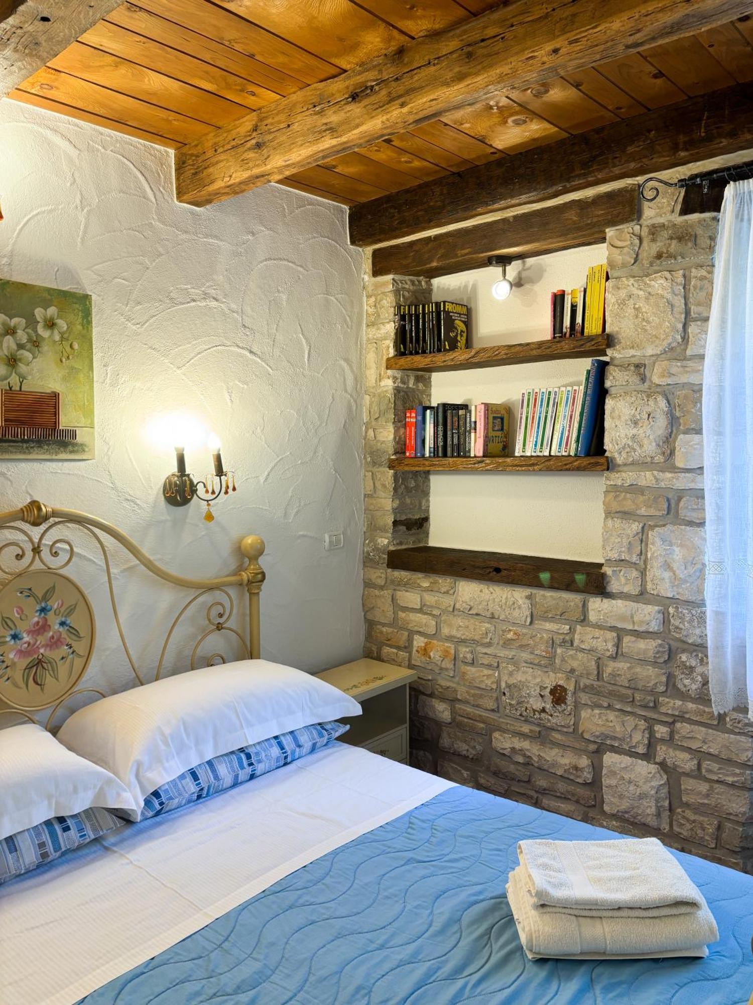 City Center Coastal Escape - Apartments With Sea View Or Cozy Room Novigrad  Bagian luar foto