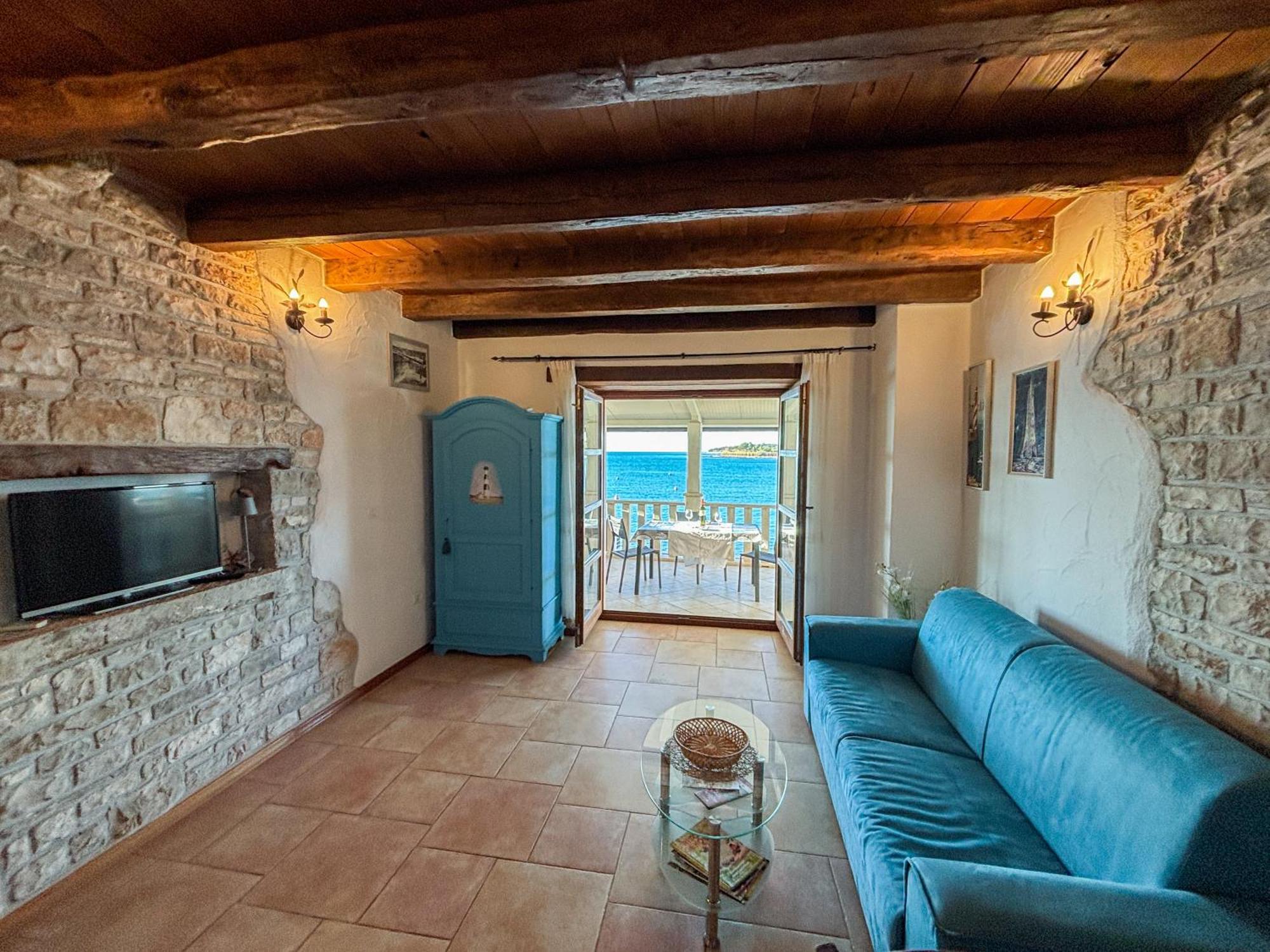 City Center Coastal Escape - Apartments With Sea View Or Cozy Room Novigrad  Bagian luar foto
