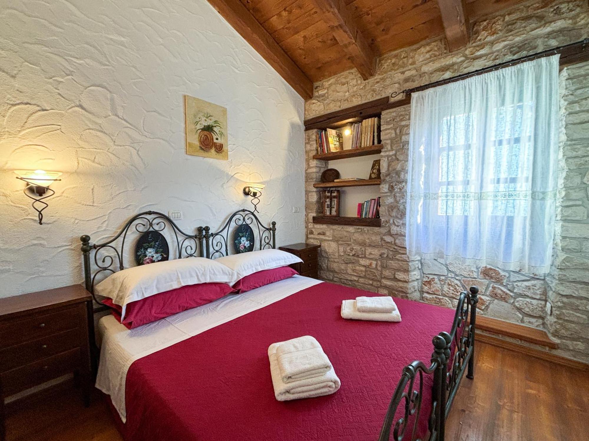 City Center Coastal Escape - Apartments With Sea View Or Cozy Room Novigrad  Bagian luar foto